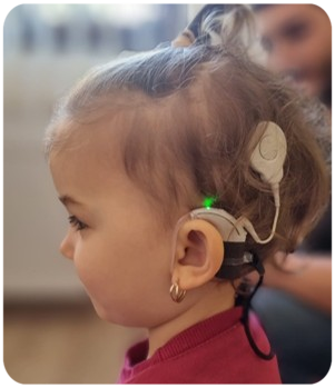 Evelina Rumänien Cochlea Implantat